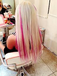 Hot Pink Highlights I Think I Might Be Able To Pull This Off Unnatural Hair Color Hair Styles Hair Color Pink