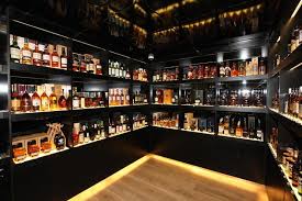 Whisky Shop Opens In Manchester Tienda De Licor Tienda Cerveza Mueble Para Vino