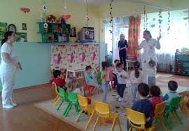 Programul este derulat prin intermediul direcţiei de asistenţă socială (das) şi se acordă conform legii nr. Scandal DupÄƒ Ce È™i A BÄƒgat PrimÄƒria Coada Sute De Copii Nu Sunt PrimiÈ›i In CreÈ™e