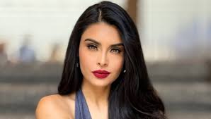 Kristal Silva, a #LaGranjaVIP.