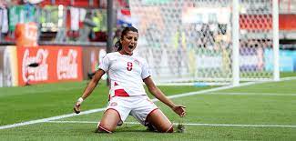 Selv om nadia nadim har boet mange år i danmark og i dag bor. Nadia Nadim Arets Dansker Arets Forbillede Ambassador I Bryd Tavsheden Vores Avis
