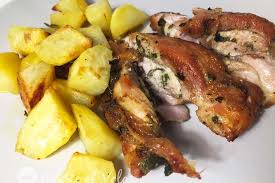 L' arrosto al forno si conserva per due o tre giorni in un contenitore in frigo. Tacchino Al Forno Con Patate Ricette Al Volo