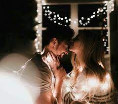 Couple Love And Christmas Bild Romantic Couple Images Romantic Couples Couples