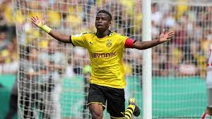 Jude bellingham joined borussia dortmund this summer and has made an immediate impact, becoming a regular starter at just the age of 17. Borussia Dortmund Starlet Moukoko Could Debut Early Under New Age Proposal Sports German Football And Major International Sports News Dw 23 01 2020