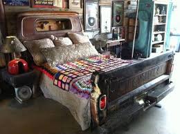 Ein Bett Aus Nem Alten Pick Up Mobel Aus Autoteilen Coole Betten Fahrzeugausstattung