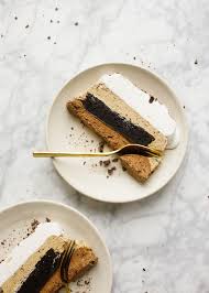 Pineapple Upside Down Cake In 2020 Eistorte Brownie Mit Eis Gefrorene Desserts