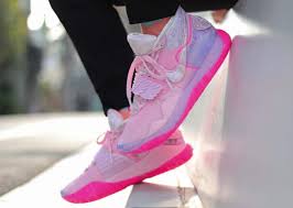 The floral motif on the shoe is similar to the pattern on a robe. Kevin Durant Aunt Pearl Shoes 2019 Off 64 Www Usushimd Com