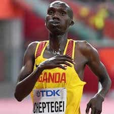French runner morhad amdouni caused a stir during the olympic men's marathon sunday when he knocked over a row of water bottles at a hydration station before grabbing the last one for himself. Run Ix Alerte Record Du Monde Joshua Cheptegei Facebook