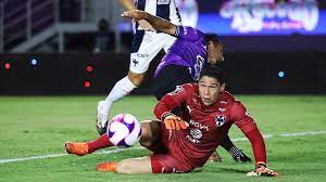 Enojado, a pesar de la victoria, javier aguirre no aguantó las constantes. Rgumbfhnniasxm