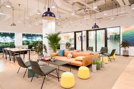 Este Espacio Coworking De Wework En Santiago Cuenta Con Elegantes Oficinas Privadas Todos Los Coworking Space Design Coworking Design Coworking Office Design