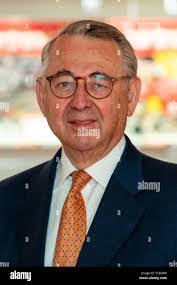 Kurt Hesse's Instagram, Twitter & Facebook