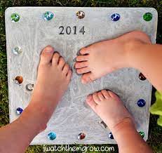 Footprint Stepping Stone Stepping Stones Diy Diy Garden Projects Cement Crafts