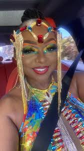 Farrah Saunders's Instagram, Twitter & Facebook