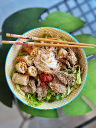 Bobun Dÿ œ A Et Toi Bobun Nems Ou Sushis Restaurantmontpellier En 2020 Cuisine Asiatique Bo Bun Recette Traditionnelle