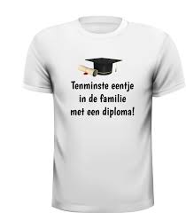 Een leuke koffiemok om cadeau te geven aan hem of haar die eindelijk is geslaagd voor hem of haar diploma. Geslaagd Super Grappig Gek T Shirt Eindelijk Familie