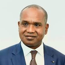 Alpha Barry, ancien chef de la diplomatie Burkinabè, réagi face aux  attaques de ses pourfendeurs sur les réseaux sociaux depuis l'avènement du  MPSR 2. Le bal honteux des mercenaires ! Co-réalisation :