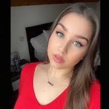 Laura Feher's Instagram, Twitter & Facebook