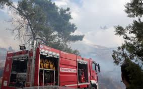Σε εξέλιξη βρίσκεται ακόμη μία πυρκαγιά στην αττική, σε δασική έκταση στον βύρωνα, κοντά στην καισαριανή. Ypo Elegxo H Pyrkagia Ston Byrwna H Ka8hmerinh