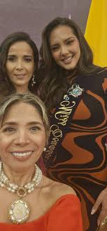 Evento por el día de la mujer organizado por la Cámara de Comercio. La  asociación de ecuatorianos en Houston presente para apoyar a toda la  comunidad !