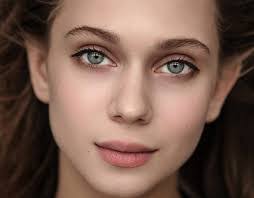 Diana Molano's Instagram, Twitter & Facebook