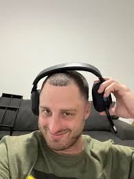 Can someone drop this guy into Verdansk like he just parachuted in