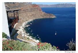 Santorini, officially thira and classic greek thera, is an island in the southern aegean sea, about 200 km southeast from the greek mainland. Palea Kameni Heisse Quellen Thirassia Santorini