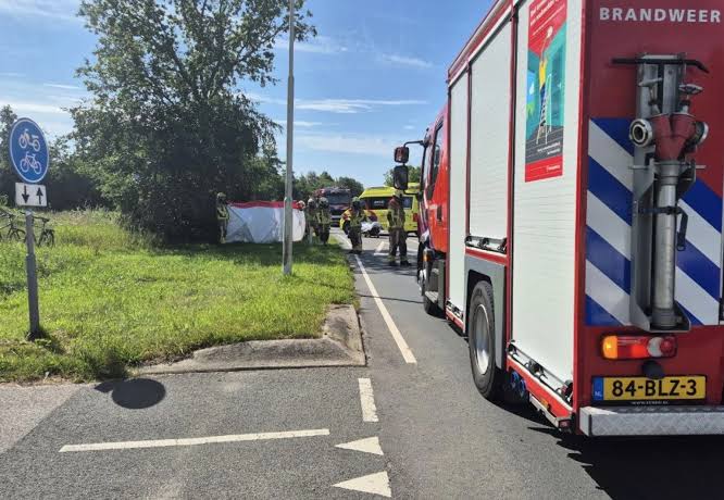 Automobiliste (65) bekneld na ongeval op Lauwersmeerweg
