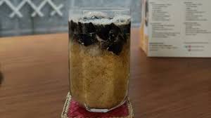 The mixture of ground fish meat and tapioca starch is whitish grey, soft and almost squishy. Es Cincau Hitam Segar Pas Banget Buat Berbuka Nbsp Puasa G