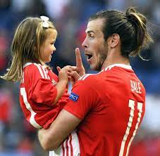 Wales star gareth bale is among the players and coaches from every euro 2020 wishing eriksen a in between are kind words from a representative from each of the 23 participating countries other. Em 2016 Wales Feiert Viertelfinal Einzug Mit Kinderparty Welt