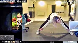 ThisVid.com - pussy slip live stream compilation