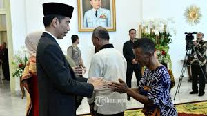 Jokowi menargetkan 1.852 kilometer jalan tol selama pemerintahannya. Mudik Lebaran Presiden Jokowi Berziarah Ke Makam Kakek Dan Ayah Tribunnews Com Mobile