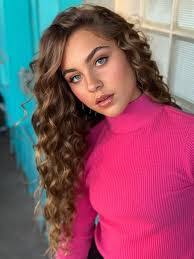 Lisa Crecelius's Instagram, Twitter & Facebook