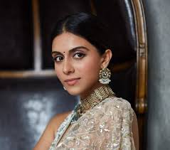 Zoa Morani Plays Parsi Girl On Zee5 Web Series Akoori Lifestyles Of Mumbai Delnaaz says, after playing a parsi character on the show 'batliwala house number 43', i avoided such roles.