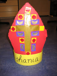 Jufjanneke Nl Een Hoedje Voor Sinterklaas Kinderen leren al op zeer jonge leeftijd knutselen, namelijk als ze op de kleuterschool zitten. jufjanneke nl een hoedje voor sinterklaas