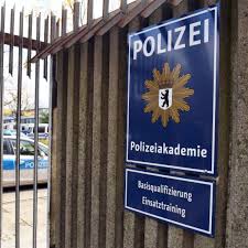 Sep 19, 2014 · allgemeine geschäftsbedingungen für käufer. Polizeiakademie Berlin Von Kriminellen Clans Unterwandert Politik