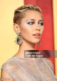 Amy Gray's Instagram, Twitter & Facebook