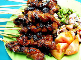 Haluskan semua bumbu, yakni bawang merah, bawang putih, ketumbar, kemiri, garam, asam jawa, dan daun jeruk. Resep Sate Kambing Enak Empuk Istimewa Resep Masakan 4