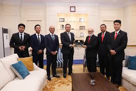 Johor's menteri besar, omar sapian, visited a malaysian government vessel anchored in singapore territorial waters off tuas on wednesday (9 january), a day which saw as many as five malaysian vessels in singapore waters. Mbot Malaysia Board Of Technologists Kunjungan Hormat Ke Pejabat Menteri Besar Johor