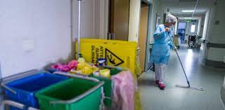 Les estimations de salaires sont basées sur 106 salaires soumis anonymement. Agents D Entretien La Crise Sanitaire Revele L Absurdite Des Strategies D Externalisation