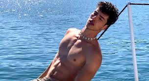 The halls of las encinas feature plenty of rich and privileged kids, but in season 4 they welcome a european prince, who. Manu Rios Ist Der Neue Hottie Der Netflix Serie Elite