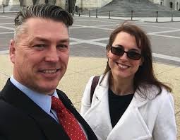 Liebesbetrüger auf Facebook: Wie sie Frauen um Geld und Stolz bringen