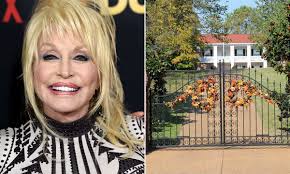 She did a photoshoot in the original bunny suit outfit and had it framed next to the original cover as a gift. Dolly Parton S Nashville Home With Husband Carl Is Not What You D Expect Hello