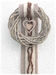 Moderner Turkranz Weidenkranz Ein Grau Gekalkter Weidenkranz In Natur Grau Ist Farblich Passend Mit Einer Breiten Weidenkranz Turkranze Dekoration