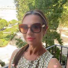 Looking for a professional carpet cleaner to clean our livingroom carpet 😊 