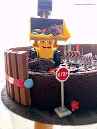 Ich musste sie noch schnell fotografieren, bevor sie als überraschungstorte angeschnitten wird, daher gibt es nur ein foto von der kompletten torte! Bagger Backmichgluecklich De
