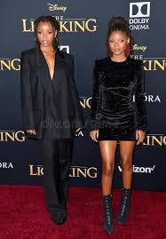 She has earned fame in the entertainment industry at a very young age. Chloe Bailey Halle Bailey Redaktionelles Stockfoto Bild Von Premiere Disney 166535293