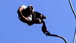 Maybe you would like to learn more about one of these? Bungee Unfall Wie Gefahrlich Ist Bungee Jumping Munchen Sz De
