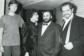 Ο κώστας καζάκος είναι ένας από τους σημαντικότερους έλληνες ηθοποιούς, με μακρόχρονη θητεία στο θέατρο, τον κινηματογράφο και την τηλεόραση. Pin Ston Pinaka Karezh