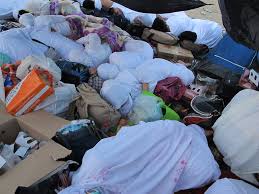 Hal ini diwujudkan dengan bermuamalah (bergaul) bersama manusia dengan perbedaan status mereka sesuai kedudukannya. Pentingnya Wukuf Jamaah Sakit Dibawa Ambulans Ke Arafah Radar Jogja