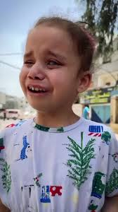 “Biz neyi yanlış yaptık, benim tüfekle ne işim var?" Görme engelli  Filistinli küçük kızın çaresizliği...